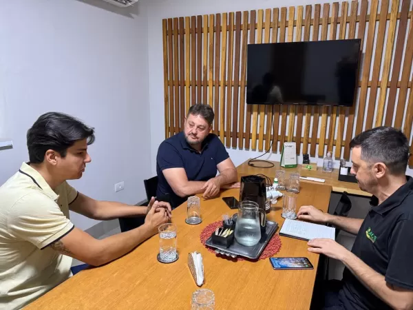 Associação Comercial e Escritório Regional do Sebrae SP em Ourinhos reforçam parceria para fortalecer qualificação e empreendedorismo local