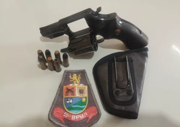 Polícia Militar prende homem com arma de fogo e munições em Sarutaiá