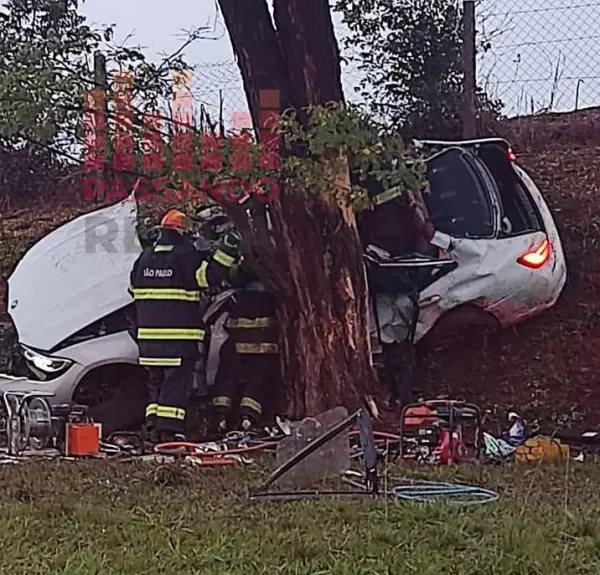 Acidente fatal na Rodovia Orlando Quagliato deixa um morto e uma mulher em estado grave em Ourinhos
