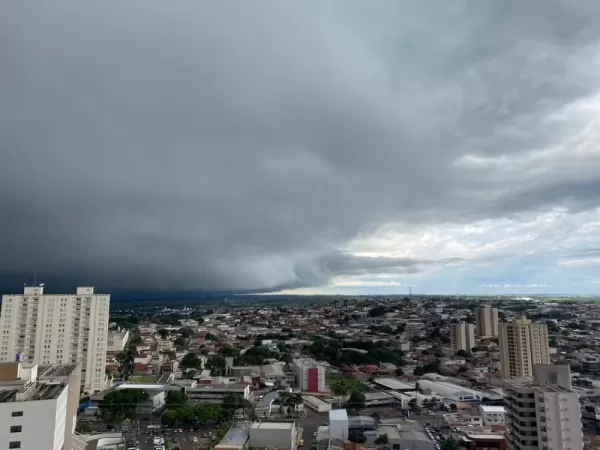 Inmet emite novo alerta para tempestades com ventos intensos e risco de granizo; Ourinhos pode ter chuva até o fim de semana