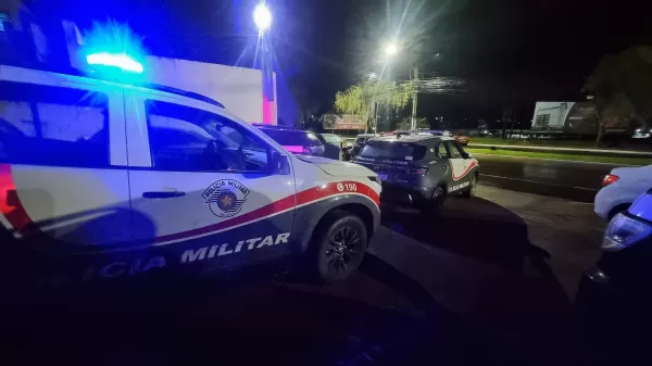 Homem é preso em flagrante após tentar furtar objetos em carro e ameaçar vítimas com faca em Ourinhos