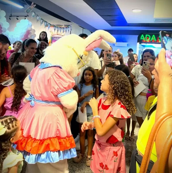Ourinhos Plaza promove experiência de Páscoa com kit exclusivo, atrações infantis e encontro com o coelho