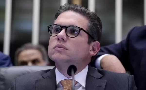 Após vídeo sobre “adultização” de crianças, Câmara deve votar projetos para reforçar proteção de menores nas redes sociais