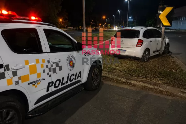 Homem é preso por embriaguez ao volante após bater em placa na Raposo Tavares, em Ourinhos