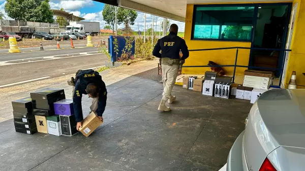 PRF apreende 268 garrafas de vinho argentino sem nota fiscal em Marília