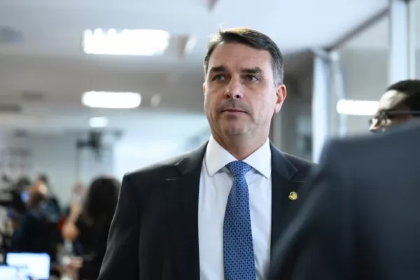 Flávio Bolsonaro diz que 