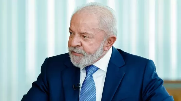 Deputados acionam Justiça e TCU contra escola de samba por enredo em homenagem a Lula no Carnaval