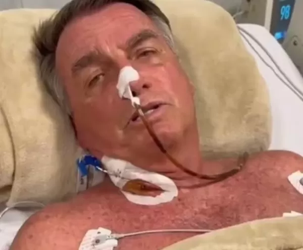 Bolsonaro é submetido a cirurgia para desobstrução intestinal e reconstrução da parede abdominal, informa hospital em Brasília