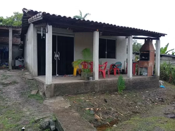 Homem suspeito de matar dois enteados no litoral de SP deixa bilhete com ofensas à mãe das crianças