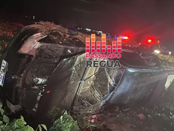 Condutor perde o controle e capota veículo em vicinal entre Ipaussu e Bernardino de Campos; policial de folga aciona socorro