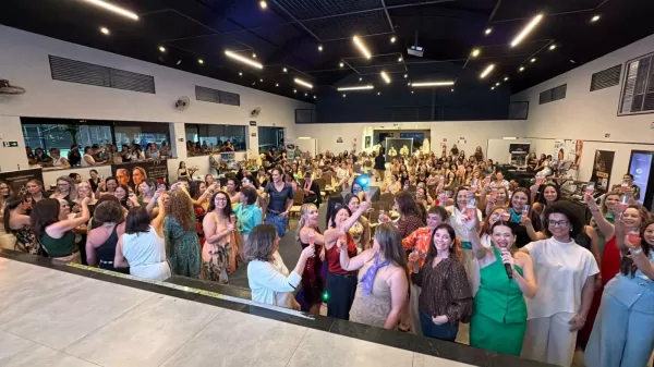 Florescer da Autoestima reúne mais de 300 mulheres e marca noite de sucesso do CMEC da ACE Ourinhos