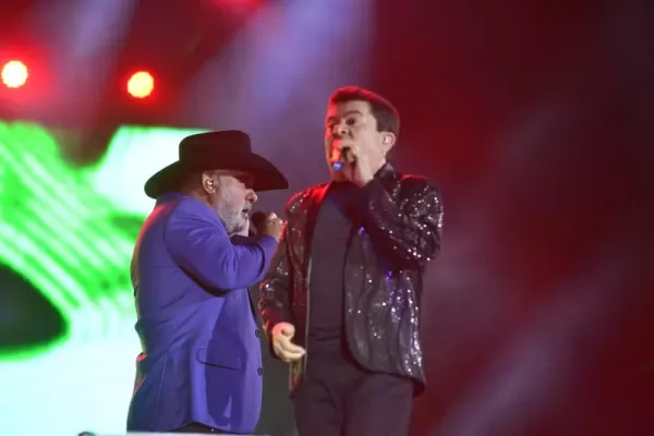 Avião com Rionegro & Solimões faz pouso forçado em Franca (SP); ninguém se feriu