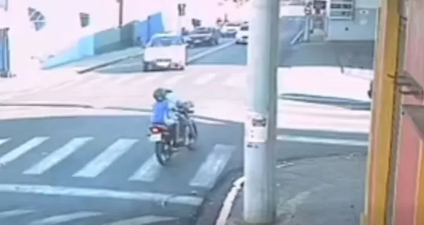 Menino de 8 anos fica ferido em acidente em Santa Cruz do Rio Pardo; Vídeo