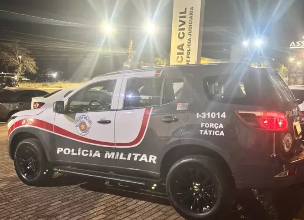 PM e GCM cumprem mandados de prisão e apreensão em Ourinhos; homem de 61 anos é preso acusado de importunação sexual