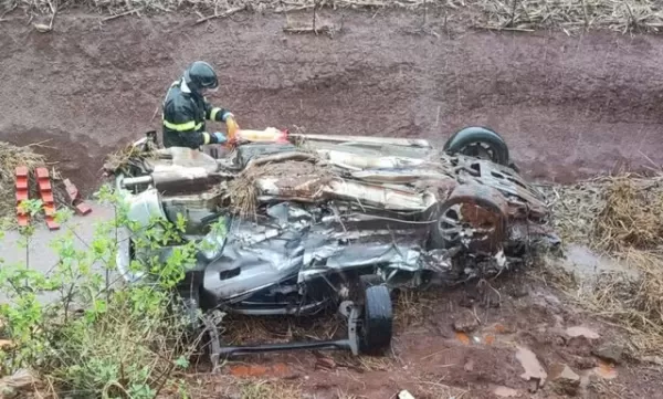 Três pessoas morrem e cinco ficam feridas em grave acidente entre dois carros na BR-369