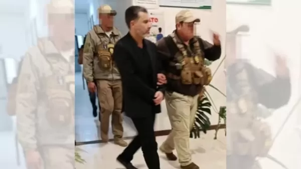 Empresário bilionário candidato em 2024 é extraditado à Bolívia e preso por suspeita de golpe milionário