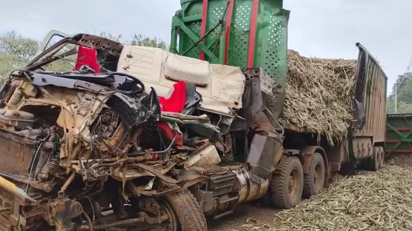 Motorista morre após grave acidente envolvendo três caminhões em Mineiros do Tietê