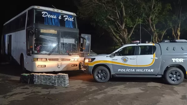Casal de bolivianos é detido com mais de 150 kg de cocaína em ônibus na Rodovia Raposo Tavares, em Palmital (SP)