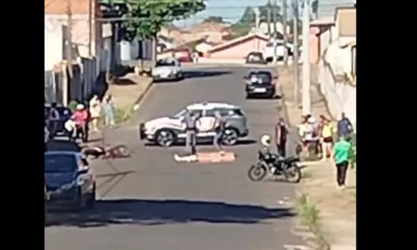 Motociclista morre após bater contra carro em cruzamento de avenida em Avaré
