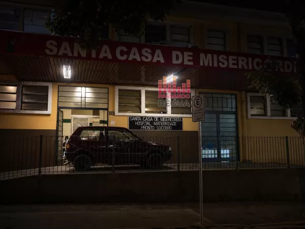 Homem é baleado no rosto em tentativa de homicídio em ponto de ônibus de Espírito Santo do Turvo