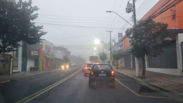 Frio e neblina marcam amanhecer em Ourinhos e região; temperaturas devem subir gradualmente nos próximos dias