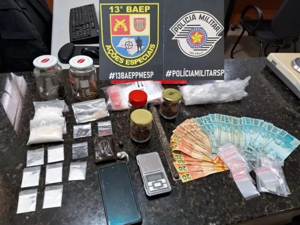 K9 do 13º BAEP prende traficante com cocaína, maconha, haxixe, LSD e  ectasy em Santa Cruz do Rio Pardo 