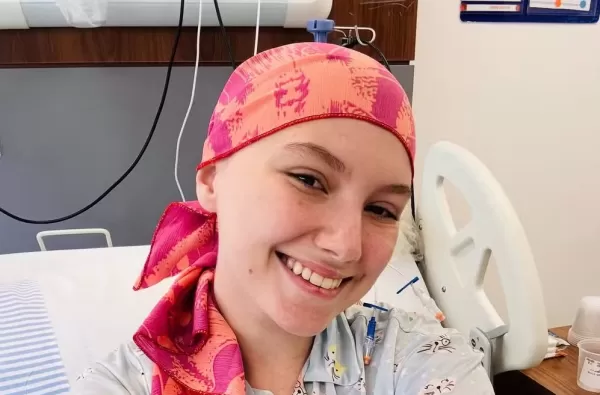 Influenciadora Isabel Veloso morre aos 19 anos; marido confirma a morte nas redes sociais