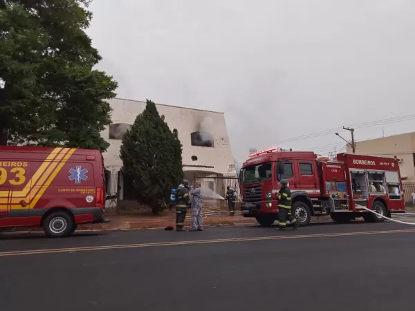 Incêndio atinge casa em Ourinhos