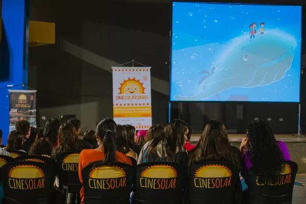 Cinema gratuito movido a energia solar chega a Ourinhos com sessões especiais