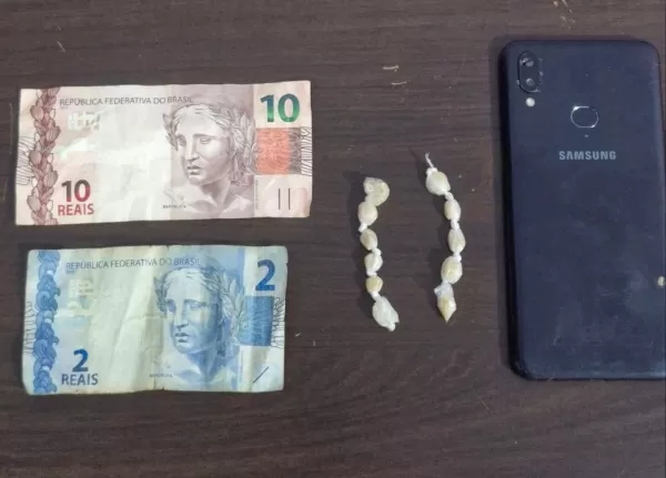 Homem é detido com pedras de crack em praça de Chavantes, mas acaba liberado pela Polícia Civil