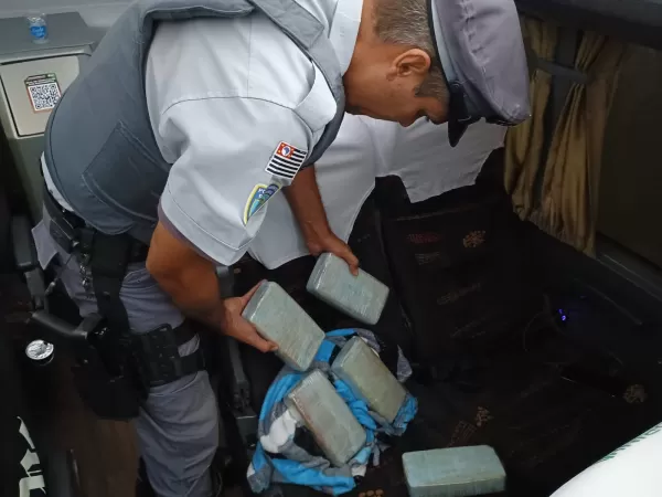 Bolivianos são presos por tráfico de drogas na Rodovia Orlando Quagliato, em Santa Cruz do Rio Pardo