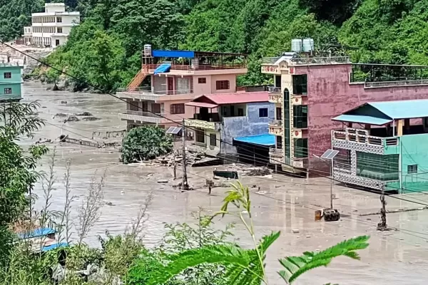 Avalanche de lama na fronteira do Nepal com o Tibete deixa 98 mortos e centenas de desaparecidos