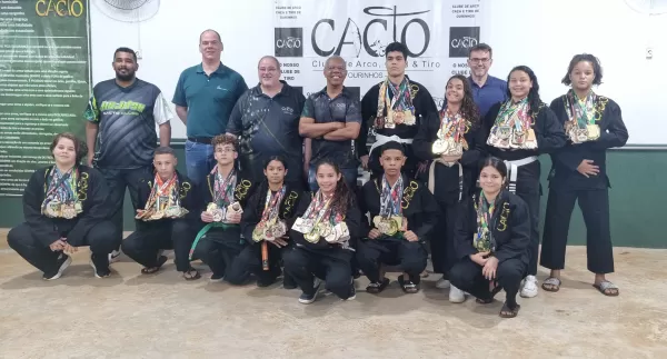 CACTO entrega kimonos personalizados para equipe de Jiu-jitsu e celebra apoio de patrocinadores