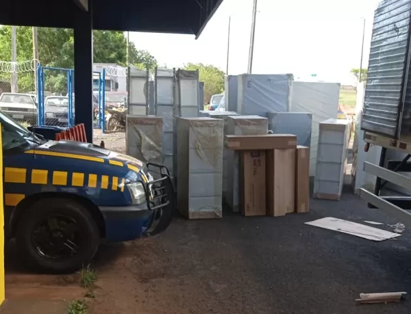 PRF apreende caminhão com mais de R$ 10 milhões em eletrônicos contrabandeados na BR-153, em Ourinhos