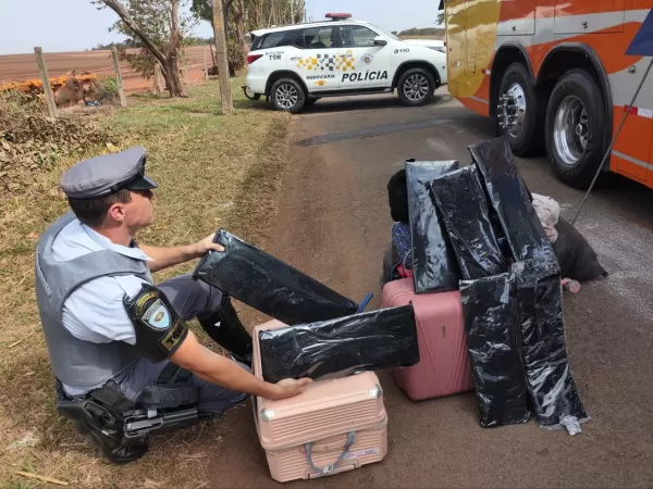 Polícia Militar apreende quase 10 kg de maconha em ônibus em Ourinhos