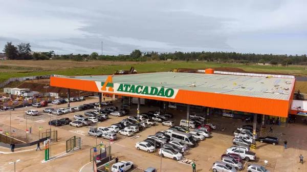 Atacadão de Ourinhos participa de campanha nacional do Carrefour Brasil para contratação de profissionais acima de 50 anos