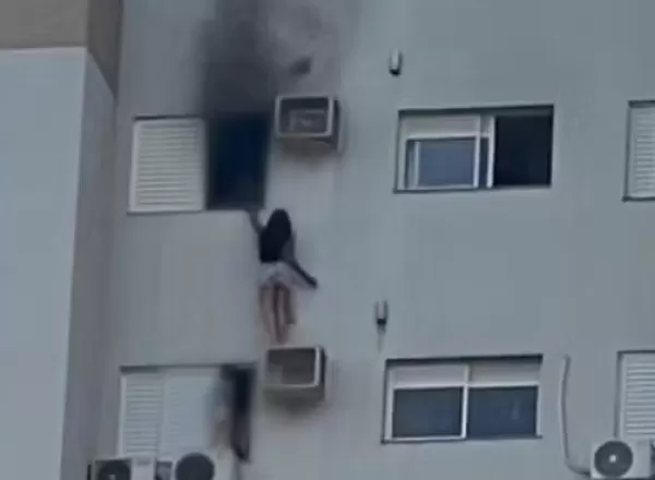 Mulher se pendura em suporte de ar-condicionado para salvar mãe e criança durante incêndio em Cascavel