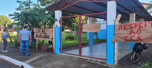 Funcionários de NEI protestam por falta de limpeza e Secretaria garante que aulas não foram suspensas em Ourinhos