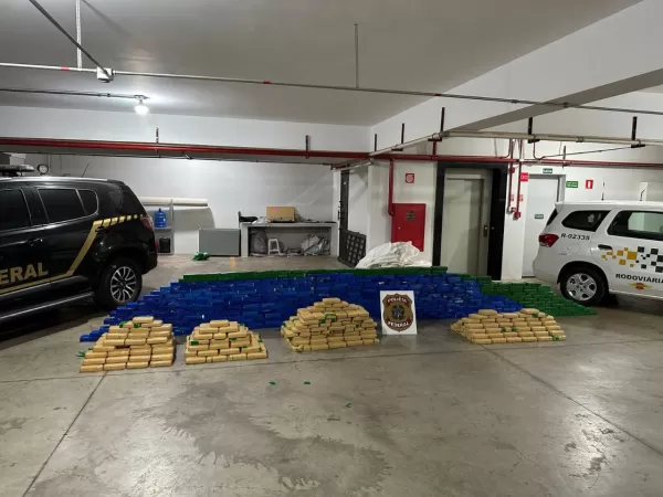 Justiça concede liberdade provisória a caminhoneiro preso com 832 kg de cocaína, decisão gera indignação