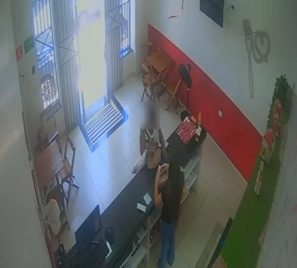 Mulher é flagrada usando cartão de frentista que perdeu carteira em Ourinhos; vítima pede devolução