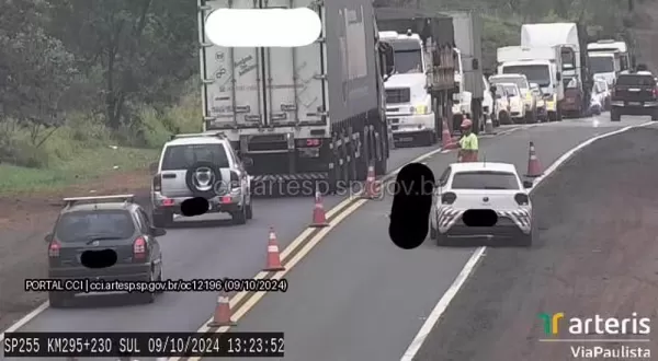 Passageiro de aplicativo morre atropelado em rodovia na região após descer de veículo no meio da pista durante 