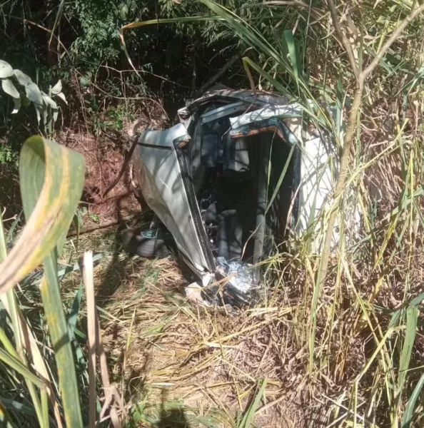 Capotamento entre Salto Grande e Ribeirão do Sul mobiliza Corpo de Bombeiros neste domingo (1º)