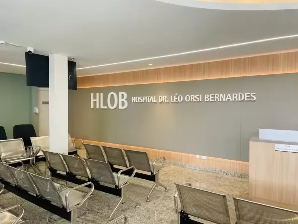 Jovem é hospitalizada após inalar gás tóxico ao misturar produtos de limpeza no interior de SP