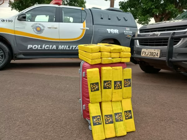 Mulher é presa com mais de 15 kg de maconha em ônibus interestadual durante fiscalização em Ourinhos