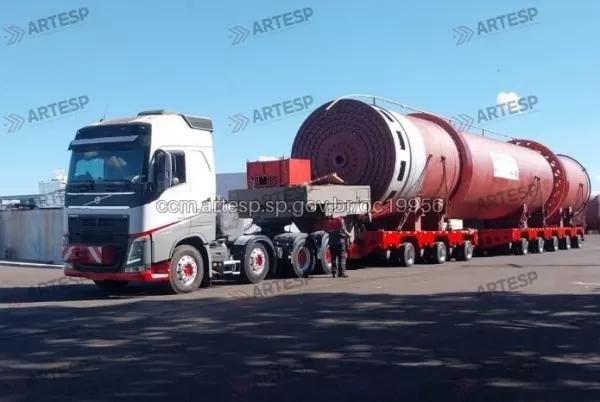Transporte de carga especial mobiliza operação e altera trânsito no entroncamento da Raposo Tavares, em Ourinhos