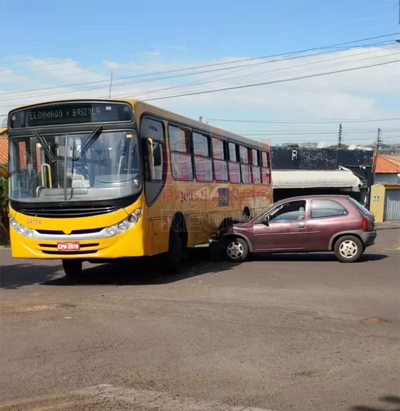 Colisão entre carro e ônibus deixa motorista ferido no Jardim Eldorado, em Ourinhos