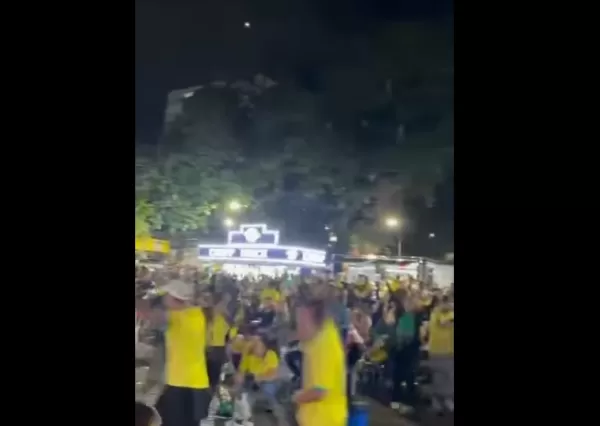 Telão da Copa reúne bom público na Praça Mello Peixoto e estreia projeto com clima de torcida em Ourinhos