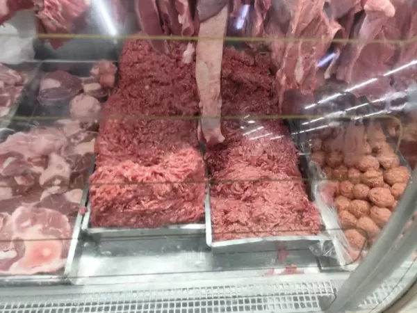 Vigilância Sanitária notifica supermercados de Avaré por irregularidades no manejo de carne moída