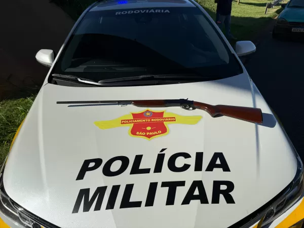 Policiamento Rodoviário prende homem por porte ilegal de arma na SP-327, em Santa Cruz do Rio Pardo