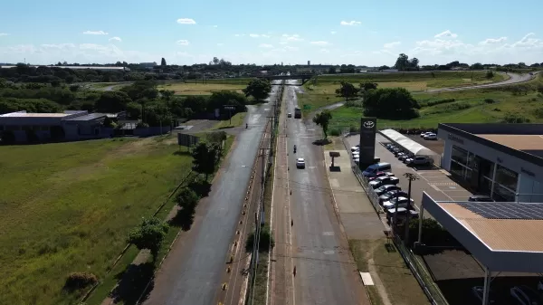 Prefeitura inicia retirada de blocos de concreto da ciclovia na Avenida Luiz Saldanha Rodrigues, em Ourinhos